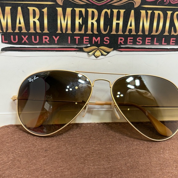 Ray-Ban Classic Gold Aviators
